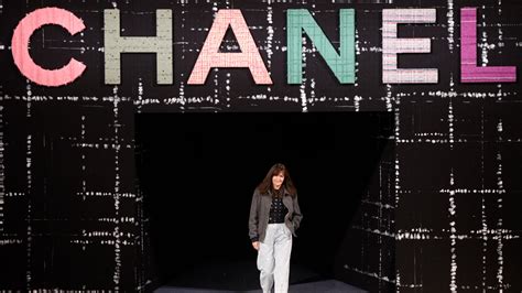 nouvelle directrice artistique chanel|Chanel change de tête.